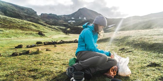 Femme qui cuisine en Islande